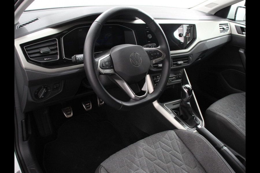 Volkswagen Polo 1.0 TSI Move Navigatie App Connect / Android Auto / Apple Carplay Climate Control Parkeer sensoren Lichtmetalen Velgen Dab Digitale Cockpit