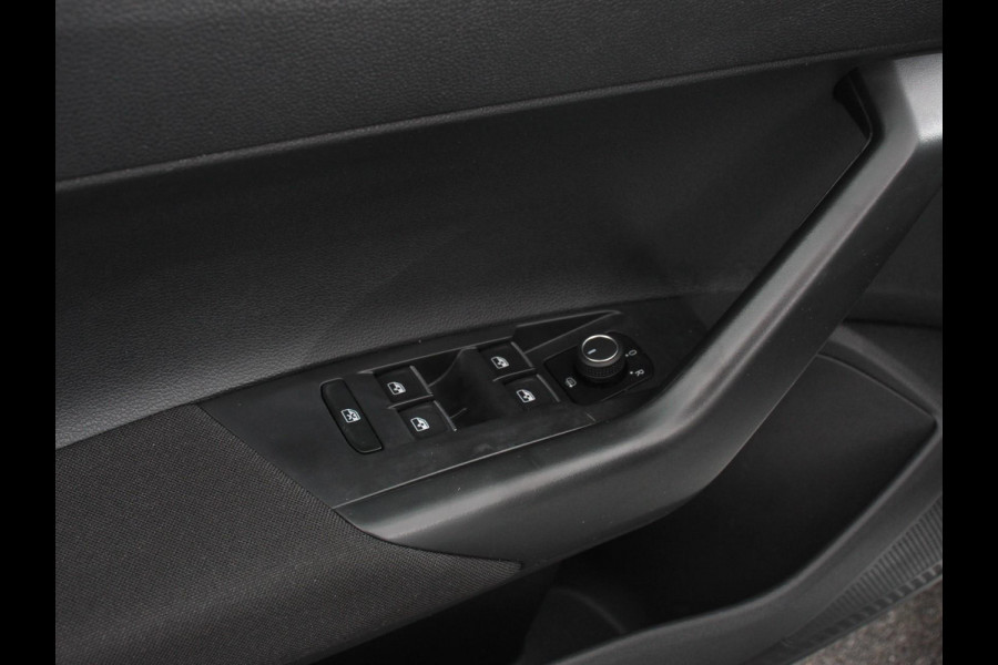 Volkswagen Polo 1.0 TSI Move Navigatie App Connect / Android Auto / Apple Carplay Climate Control Parkeer sensoren Lichtmetalen Velgen Dab Digitale Cockpit