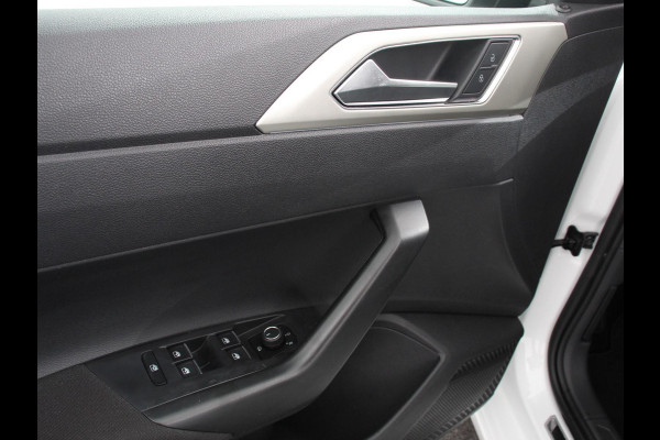 Volkswagen Polo 1.0 TSI Move Navigatie App Connect / Android Auto / Apple Carplay Climate Control Parkeer sensoren Lichtmetalen Velgen Dab Digitale Cockpit