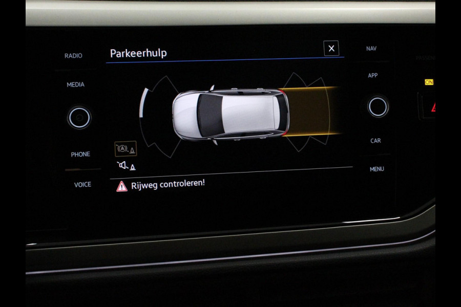 Volkswagen Polo 1.0 TSI Move Navigatie App Connect / Android Auto / Apple Carplay Climate Control Parkeer sensoren Lichtmetalen Velgen Dab Digitale Cockpit