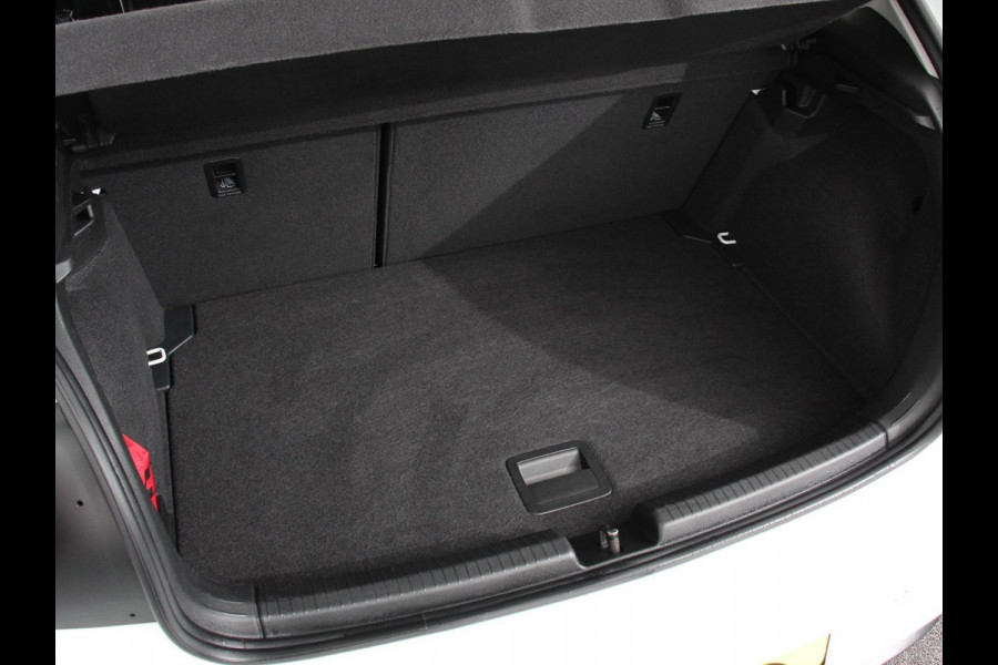 Volkswagen Polo 1.0 TSI Move Navigatie App Connect / Android Auto / Apple Carplay Climate Control Parkeer sensoren Lichtmetalen Velgen Dab Digitale Cockpit