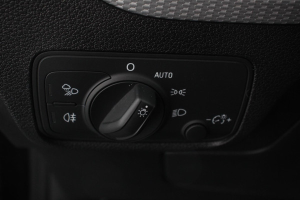Audi Q2 35 TFSI 150pk S-Tronic Prestige Navigatie Apple Carplay/Android Auto Camera Parkeersensoren Adaptive Cruise Control Stoelverwarming Climate Control Lichtmetalen velgen