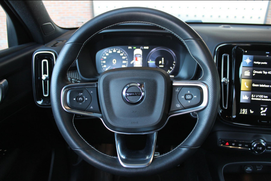 Volvo XC40 T5 262PK Automaat Recharge R-Design Navigatie / Apple Carplay / DAB+ / Road Sign Information / Parkeersensoren voor en achter / Cruise Control(Verhuurd)
