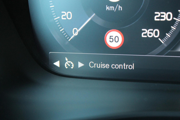 Volvo XC40 T5 262PK Automaat Recharge R-Design Navigatie / Apple Carplay / DAB+ / Road Sign Information / Parkeersensoren voor en achter / Cruise Control(Verhuurd)