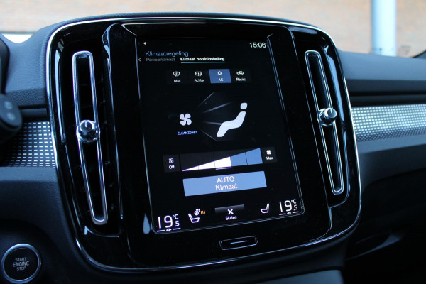 Volvo XC40 T5 262PK Automaat Recharge R-Design Navigatie / Apple Carplay / DAB+ / Road Sign Information / Parkeersensoren voor en achter / Cruise Control(Verhuurd)