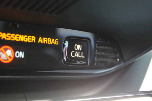 Volvo XC40 T5 262PK Automaat Recharge R-Design Navigatie / Apple Carplay / DAB+ / Road Sign Information / Parkeersensoren voor en achter / Cruise Control(Verhuurd)