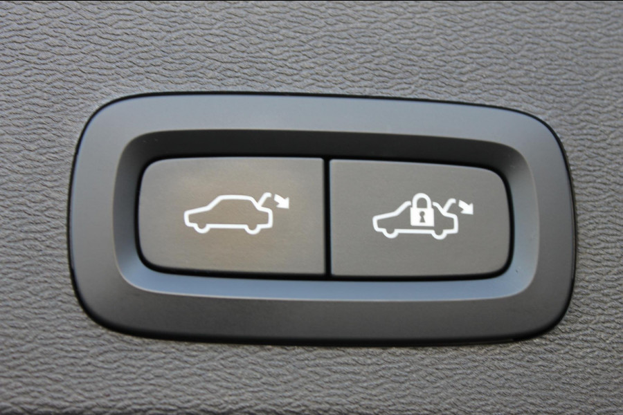 Volvo XC40 T5 262PK Automaat Recharge R-Design Navigatie / Apple Carplay / DAB+ / Road Sign Information / Parkeersensoren voor en achter / Cruise Control(Verhuurd)
