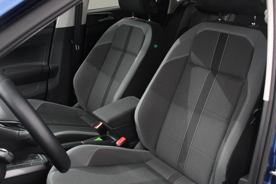 Volkswagen Polo 1.0 TSI 110 pk DSG Highline Navigatie Apple Carplay/Android Auto  Parkeersensoren  Adaptive Cruise Control  Afneembare trekhaak  Getinte ramen  Stoelverwarming  Climatronic