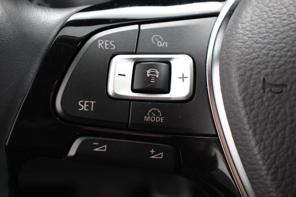 Volkswagen Polo 1.0 TSI 110 pk DSG Highline Navigatie Apple Carplay/Android Auto  Parkeersensoren  Adaptive Cruise Control  Afneembare trekhaak  Getinte ramen  Stoelverwarming  Climatronic