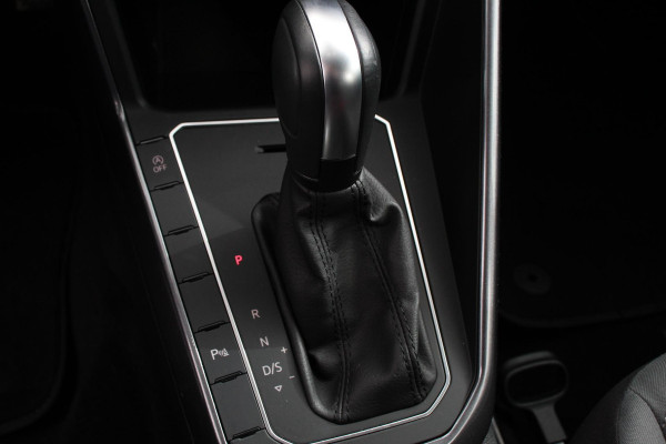 Volkswagen Polo 1.0 TSI 110 pk DSG Highline Navigatie Apple Carplay/Android Auto  Parkeersensoren  Adaptive Cruise Control  Afneembare trekhaak  Getinte ramen  Stoelverwarming  Climatronic