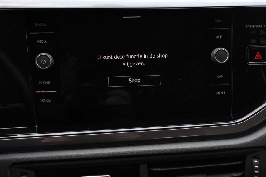Volkswagen Polo 1.0 TSI 110 pk DSG Highline Navigatie Apple Carplay/Android Auto  Parkeersensoren  Adaptive Cruise Control  Afneembare trekhaak  Getinte ramen  Stoelverwarming  Climatronic