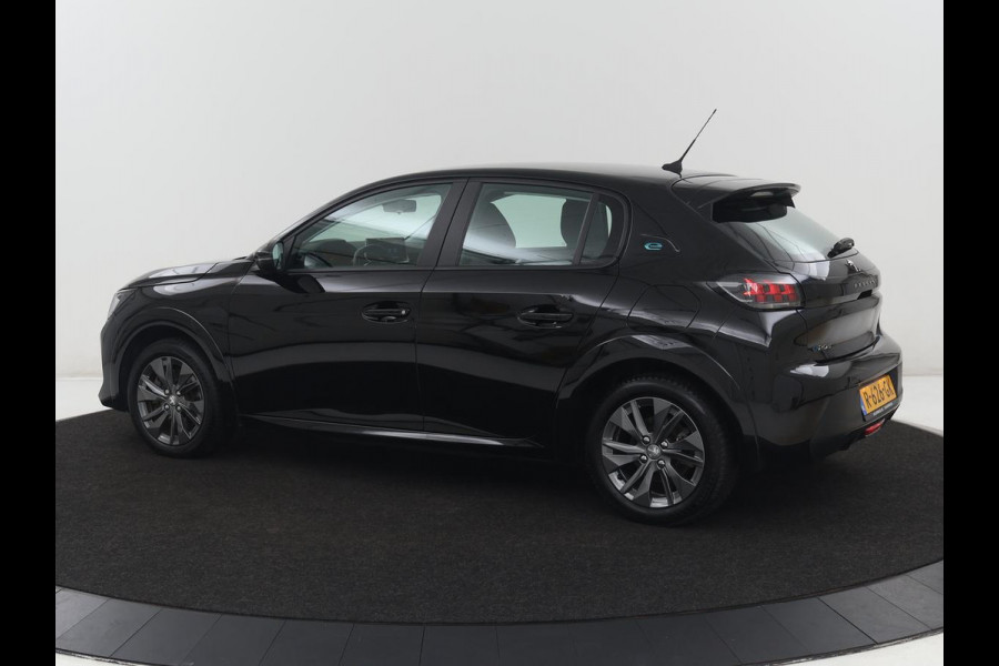 Peugeot e-208 EV Active Pack 50 kWh | SOH 94,2% | 38.400km NAP | Navigatie | Carplay | Parkeerhulp | Climate control | Bluetooth | DAB | Cruise control | Origineel NL | 1e eigenaar