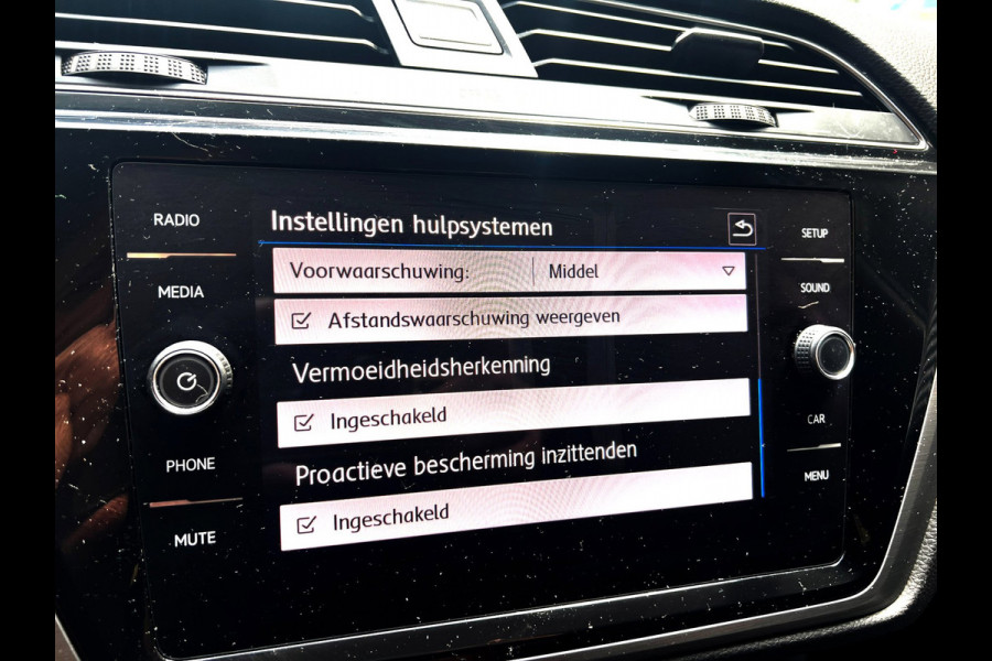 Volkswagen Touran 1.5 TSI Comfortline Business 7p Clima_ACC_Nieuw velgen en banden