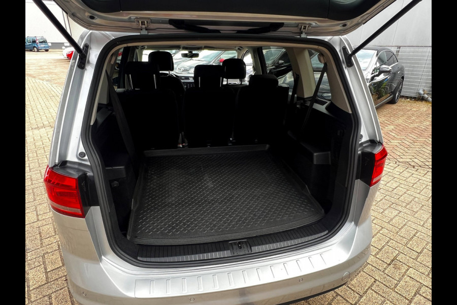 Volkswagen Touran 1.5 TSI Comfortline Business 7p Clima_ACC_Nieuw velgen en banden