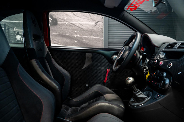 Abarth 695 Biposto  *O.Z. Lichtmetalen velgen / Akrapovic / Carbon in-exterieur / Sportstoelen / Brembo-Remmen*