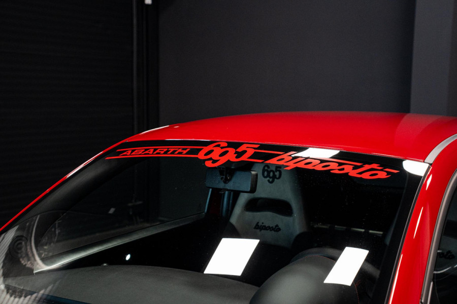 Abarth 695 Biposto  *O.Z. Lichtmetalen velgen / Akrapovic / Carbon in-exterieur / Sportstoelen / Brembo-Remmen*