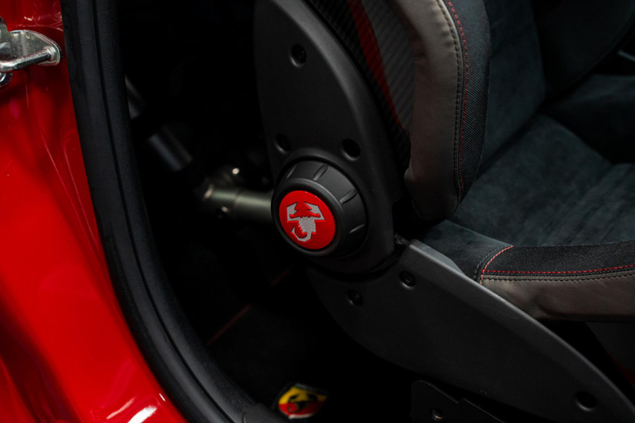 Abarth 695 Biposto  *O.Z. Lichtmetalen velgen / Akrapovic / Carbon in-exterieur / Sportstoelen / Brembo-Remmen*