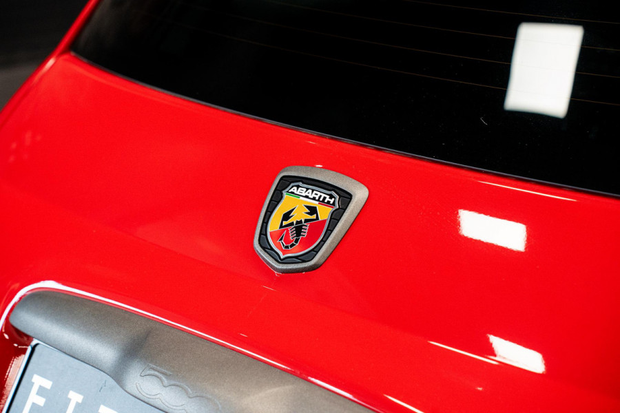 Abarth 695 Biposto  *O.Z. Lichtmetalen velgen / Akrapovic / Carbon in-exterieur / Sportstoelen / Brembo-Remmen*