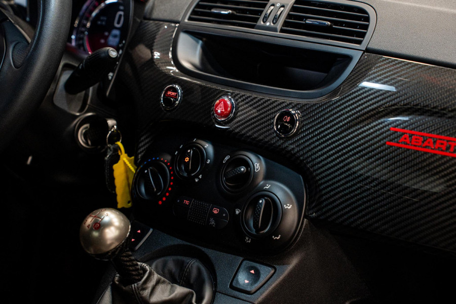 Abarth 695 Biposto  *O.Z. Lichtmetalen velgen / Akrapovic / Carbon in-exterieur / Sportstoelen / Brembo-Remmen*