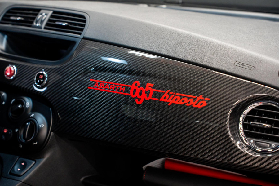 Abarth 695 Biposto  *O.Z. Lichtmetalen velgen / Akrapovic / Carbon in-exterieur / Sportstoelen / Brembo-Remmen*