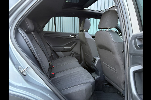 Volkswagen T-Roc 1.5 TSI R-Line Business+ | Panodak | Trekhaak afnb. | IQ Light | Side Assist | Keyless | Camera | Prijs Rijklaar!!