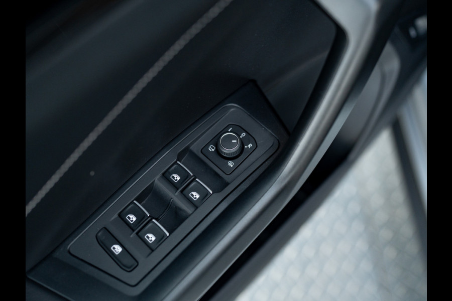 Volkswagen T-Roc 1.5 TSI R-Line Business+ | Panodak | Trekhaak afnb. | IQ Light | Side Assist | Keyless | Camera | Prijs Rijklaar!!