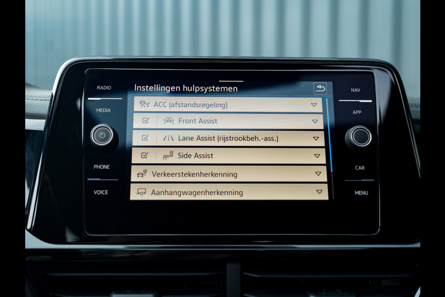 Volkswagen T-Roc 1.5 TSI R-Line Business+ | Panodak | Trekhaak afnb. | IQ Light | Side Assist | Keyless | Camera | Prijs Rijklaar!!
