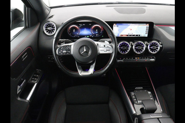 Mercedes-Benz GLA 250e AMG Night | SOH 90% | Adaptive cruise | Stoelverwarming | Camera | Half leder | Park Assist | Leder/Alcantara | Widescreen | Sfeerverlichting | Climate control | PHEV | Plug In