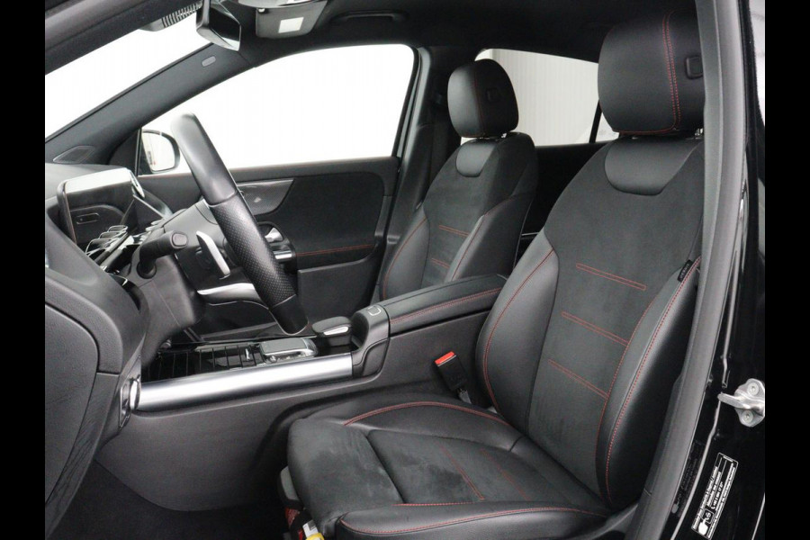 Mercedes-Benz GLA 250e AMG Night | SOH 90% | Adaptive cruise | Stoelverwarming | Camera | Half leder | Park Assist | Leder/Alcantara | Widescreen | Sfeerverlichting | Climate control | PHEV | Plug In