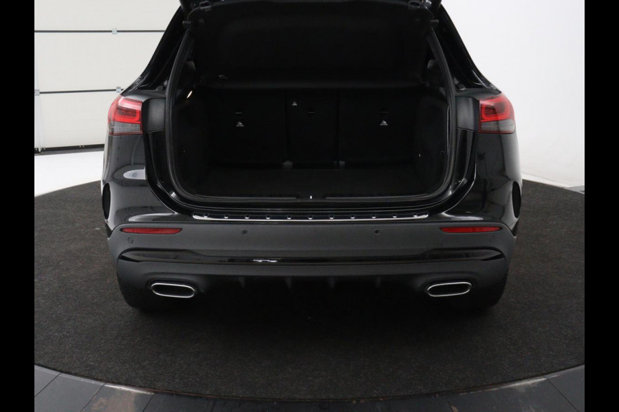 Mercedes-Benz GLA 250e AMG Night | SOH 90% | Adaptive cruise | Stoelverwarming | Camera | Half leder | Park Assist | Leder/Alcantara | Widescreen | Sfeerverlichting | Climate control | PHEV | Plug In