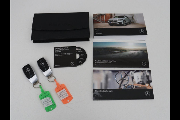 Mercedes-Benz GLA 250e AMG Night | SOH 90% | Adaptive cruise | Stoelverwarming | Camera | Half leder | Park Assist | Leder/Alcantara | Widescreen | Sfeerverlichting | Climate control | PHEV | Plug In