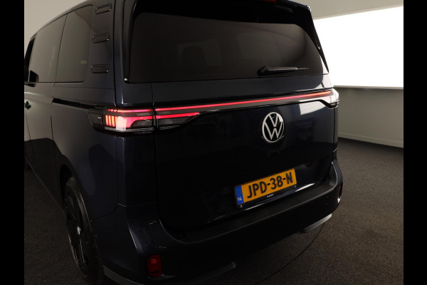 Volkswagen ID. Buzz GTX 4MOTION 86 kWh LWB 7p. 340 pk | SoH 100% | Verlengde garantie | Navigatie | Trekhaak (wegklapbaar) | Parkeersensoren (Park assist) | Achteruitrijcamera | Stoelverwarming v/a |