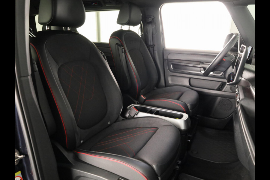 Volkswagen ID. Buzz GTX 4MOTION 86 kWh LWB 7p. 340 pk | SoH 100% | Verlengde garantie | Navigatie | Trekhaak (wegklapbaar) | Parkeersensoren (Park assist) | Achteruitrijcamera | Stoelverwarming v/a |