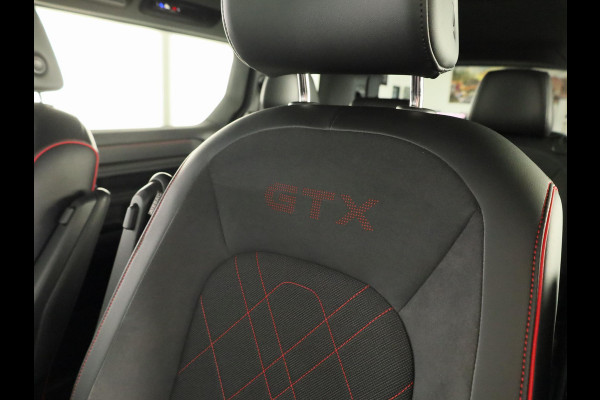 Volkswagen ID. Buzz GTX 4MOTION 86 kWh LWB 7p. 340 pk | SoH 100% | Verlengde garantie | Navigatie | Trekhaak (wegklapbaar) | Parkeersensoren (Park assist) | Achteruitrijcamera | Stoelverwarming v/a |