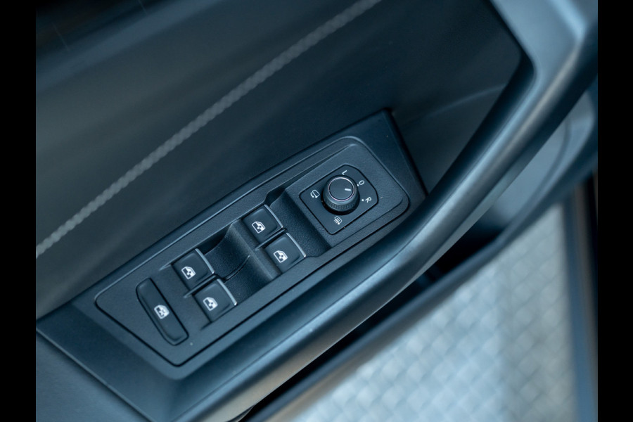 Volkswagen T-Roc 1.5 TSI R-Line Business | Side Assist | Keyless | Camera | Elk. A-klep | IQ Light | Prijs Rijklaar!!
