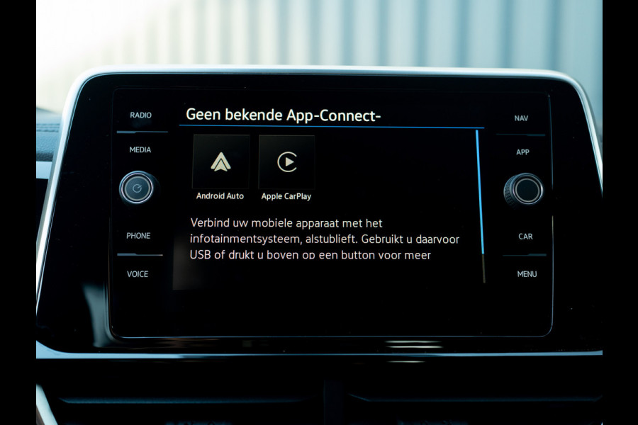 Volkswagen T-Roc 1.5 TSI R-Line Business | Side Assist | Keyless | Camera | Elk. A-klep | IQ Light | Prijs Rijklaar!!