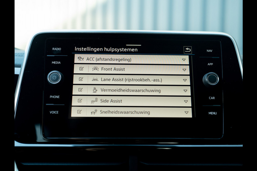 Volkswagen T-Roc 1.5 TSI R-Line Business | Side Assist | Keyless | Camera | Elk. A-klep | IQ Light | Prijs Rijklaar!!