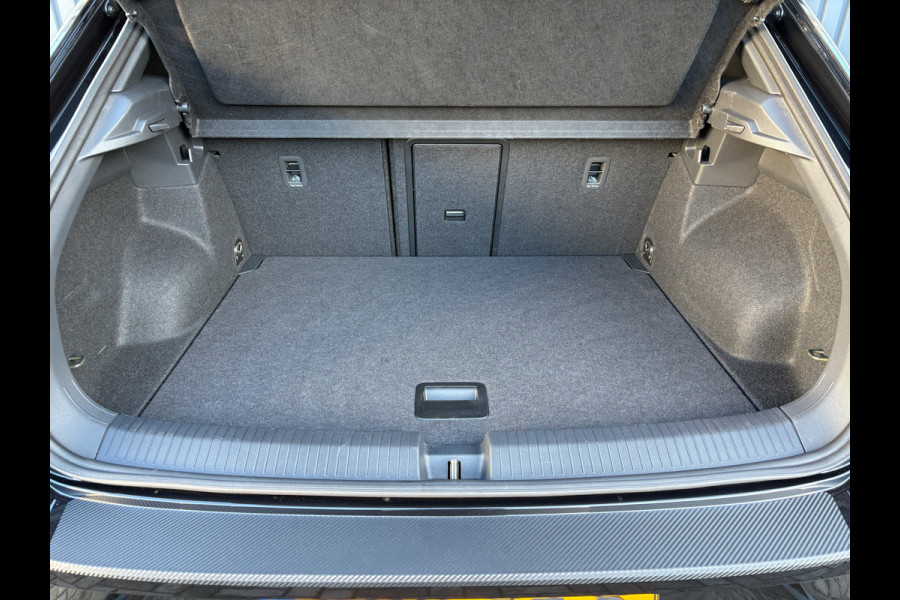 Volkswagen T-Roc 1.5 TSI R-Line Business | Side Assist | Keyless | Camera | Elk. A-klep | IQ Light | Prijs Rijklaar!!