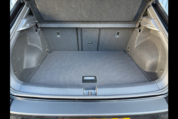 Volkswagen T-Roc 1.5 TSI R-Line Business | Side Assist | Keyless | Camera | Elk. A-klep | IQ Light | Prijs Rijklaar!!