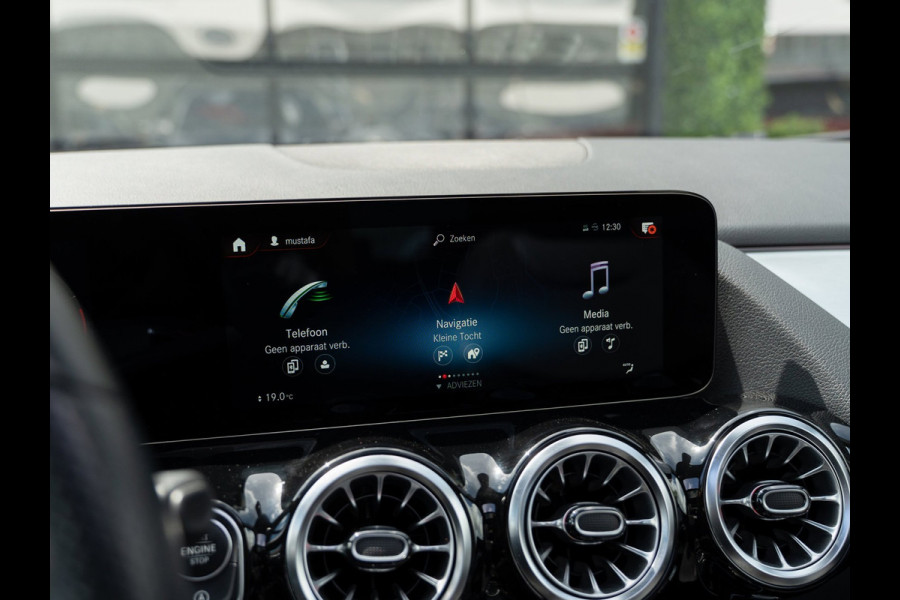 Mercedes-Benz GLA 250 4MATIC Premium AMG Line | Pano | Ambient | BTW