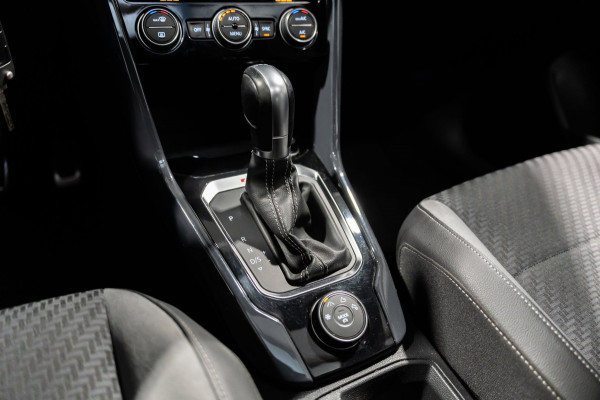 Volkswagen T-Roc 2.0 TSI 4Motion DSG R-Line Pano Navi Camera