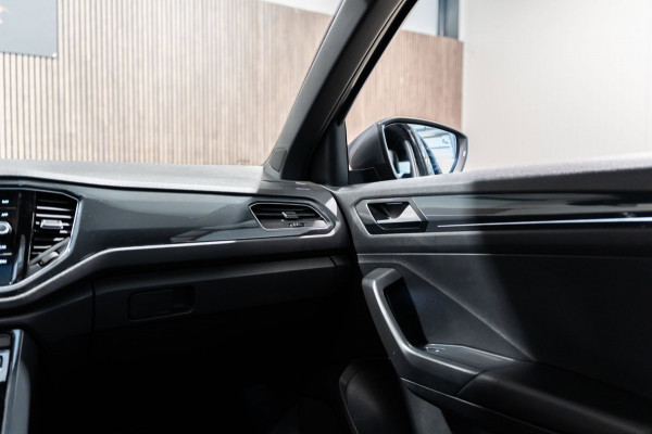Volkswagen T-Roc 2.0 TSI 4Motion DSG R-Line Pano Navi Camera