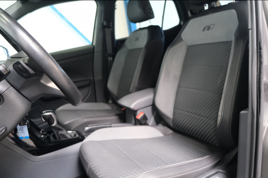 Volkswagen T-Cross 1.0 TSI Style Business 2x R-Line Automaat - Airco, Cruise, Virtueel display, Camera, Carplay, Trekhaak.
