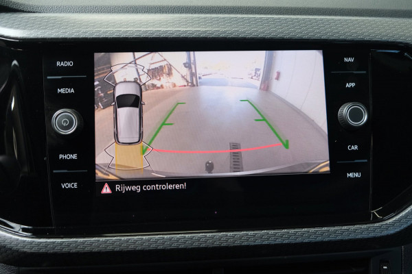 Volkswagen T-Cross 1.0 TSI Style Business 2x R-Line Automaat - Airco, Cruise, Virtueel display, Camera, Carplay, Trekhaak.