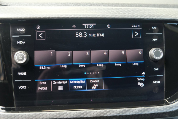 Volkswagen T-Cross 1.0 TSI Style Business 2x R-Line Automaat - Airco, Cruise, Virtueel display, Camera, Carplay, Trekhaak.