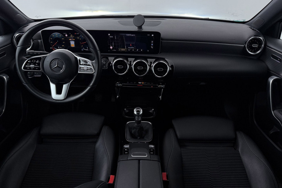 Mercedes-Benz A-Klasse 200 Business Solution AMG(Goed ondH, Navi, Parkeersen V+A, StoelV, Climate Con, Cruise Con, Etc)
