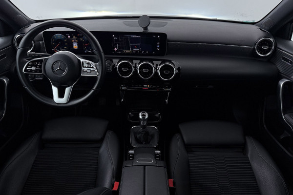 Mercedes-Benz A-Klasse 200 Business Solution AMG(Goed ondH, Navi, Parkeersen V+A, StoelV, Climate Con, Cruise Con, Etc)
