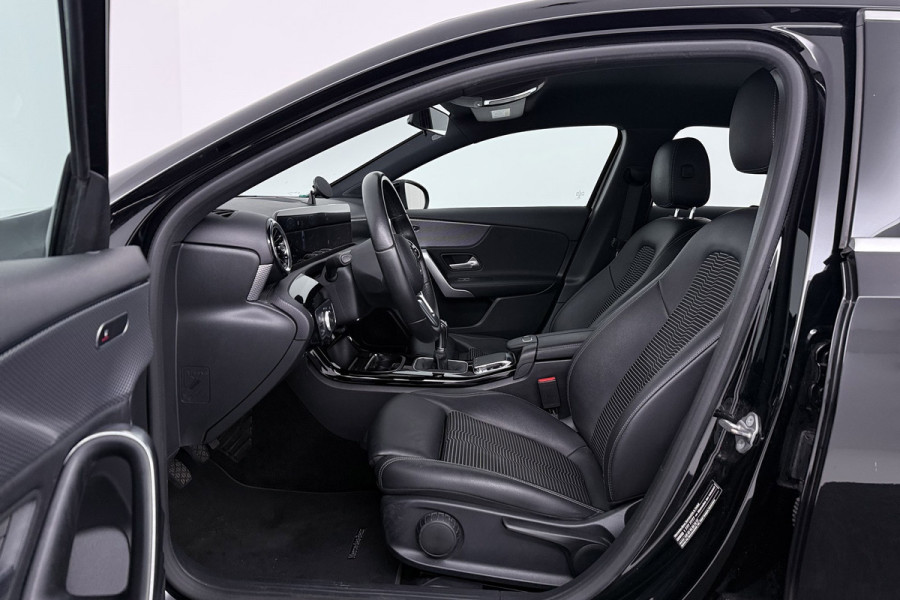 Mercedes-Benz A-Klasse 200 Business Solution AMG(Goed ondH, Navi, Parkeersen V+A, StoelV, Climate Con, Cruise Con, Etc)