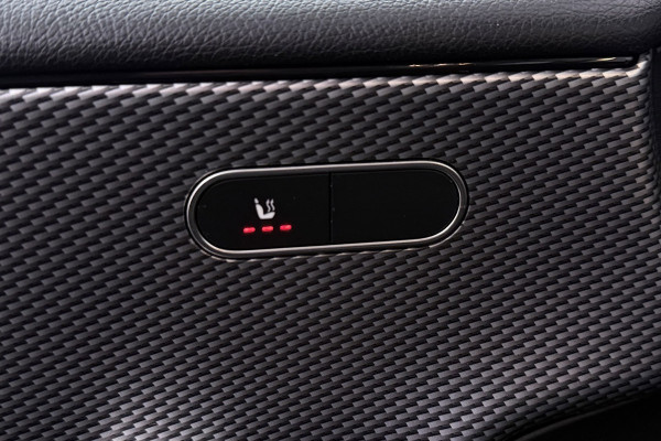 Mercedes-Benz A-Klasse 200 Business Solution AMG(Goed ondH, Navi, Parkeersen V+A, StoelV, Climate Con, Cruise Con, Etc)
