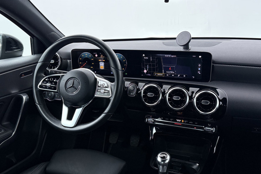 Mercedes-Benz A-Klasse 200 Business Solution AMG(Goed ondH, Navi, Parkeersen V+A, StoelV, Climate Con, Cruise Con, Etc)